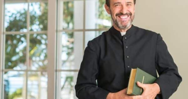 8 Unique Gifts to Give Your Pastor