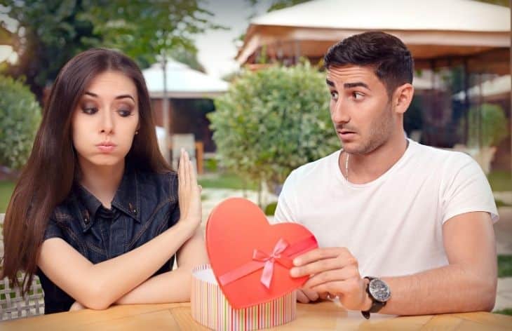 3 Wedding Anniversary Gift Mistakes To Avoid