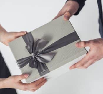 Benefits of Giving Personalized Gifts To Employees