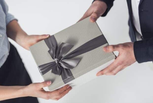 Benefits of Giving Personalized Gifts To Employees