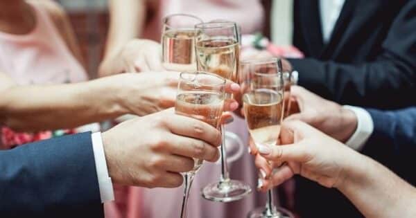 Tips for Throwing a Wedding Anniversary Party