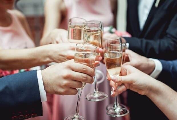 Tips for Throwing a Wedding Anniversary Party