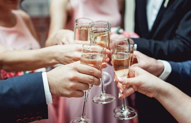 Tips for Throwing a Wedding Anniversary Party