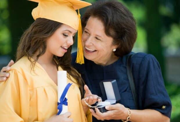 5 Ideas for Finding a Keepsake Gift for Your Graduate