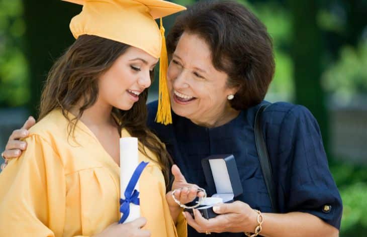 5 Ideas for Finding a Keepsake Gift for Your Graduate