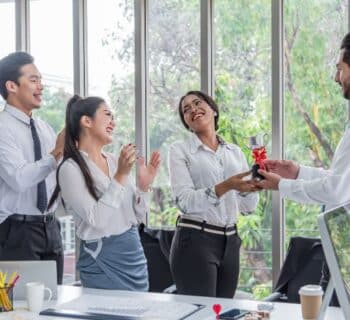 Common Mistakes To Avoid When Giving Your Boss a Gift