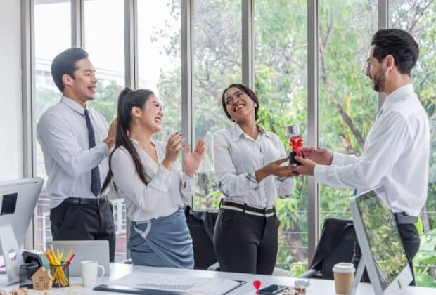 Common Mistakes To Avoid When Giving Your Boss a Gift